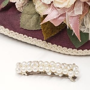 Beautiful Vintage Faux Pearl Hair Clip